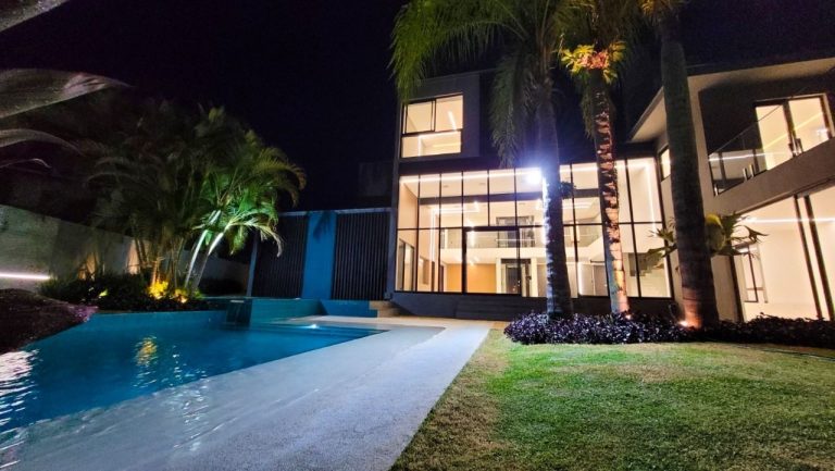 Casa Triplex Condomínio Mansões Barra Da Tijuca