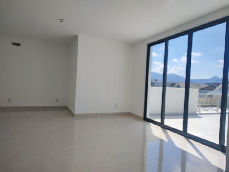 LINDA CASA TRIPLEX NO CONDOMÍNIO RIVIERA DEL SOL RECREIO DOS BSNDEIRANTES