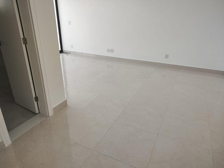 LINDA CASA TRIPLEX NO CONDOMÍNIO RIVIERA DEL SOL RECREIO DOS BSNDEIRANTES