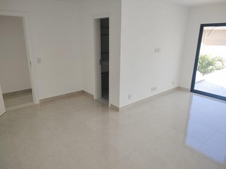 LINDA CASA TRIPLEX NO CONDOMÍNIO RIVIERA DEL SOL RECREIO DOS BSNDEIRANTES