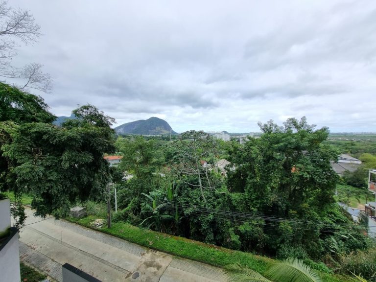 LINDA CASA EM MEIO A NATUREZA COND: BELA FLORESTA VARGEM PEQUENA