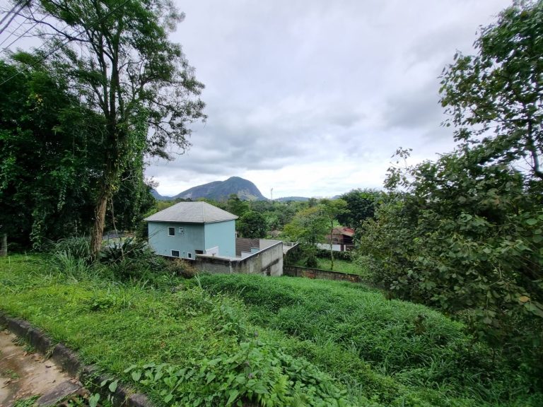 LINDA CASA EM MEIO A NATUREZA COND: BELA FLORESTA VARGEM PEQUENA