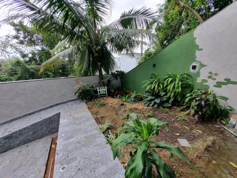 LINDA CASA EM MEIO A NATUREZA COND: BELA FLORESTA VARGEM PEQUENA