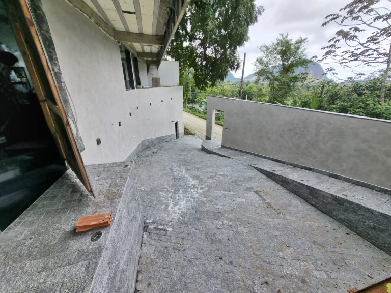 LINDA CASA EM MEIO A NATUREZA COND: BELA FLORESTA VARGEM PEQUENA