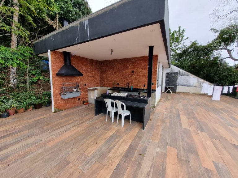 LINDA CASA EM MEIO A NATUREZA COND: BELA FLORESTA VARGEM PEQUENA