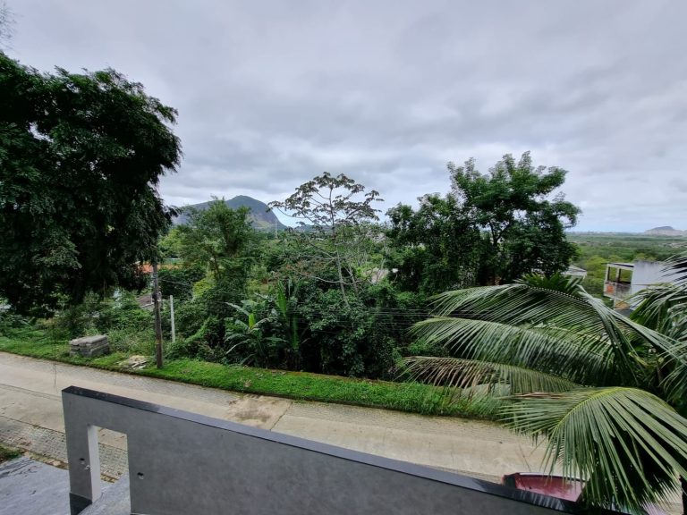 LINDA CASA EM MEIO A NATUREZA COND: BELA FLORESTA VARGEM PEQUENA