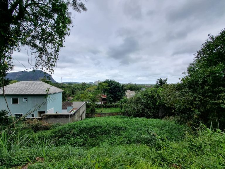 LINDA CASA EM MEIO A NATUREZA COND: BELA FLORESTA VARGEM PEQUENA