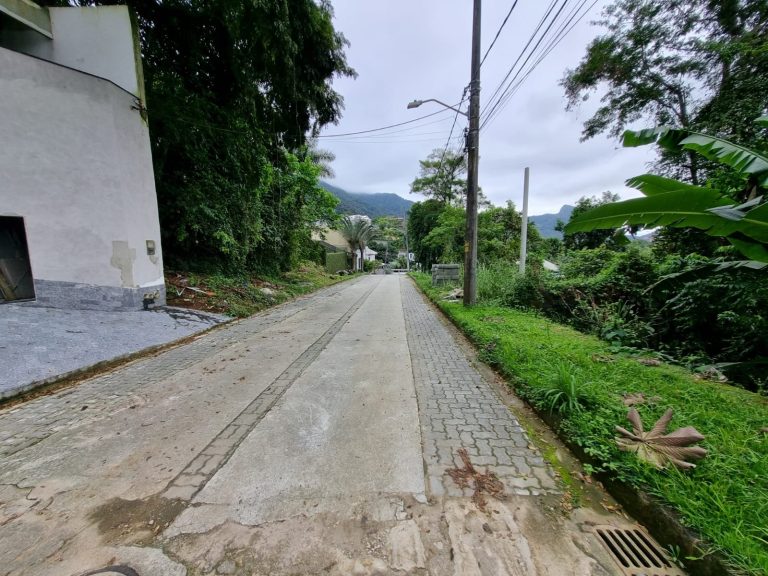 LINDA CASA EM MEIO A NATUREZA COND: BELA FLORESTA VARGEM PEQUENA